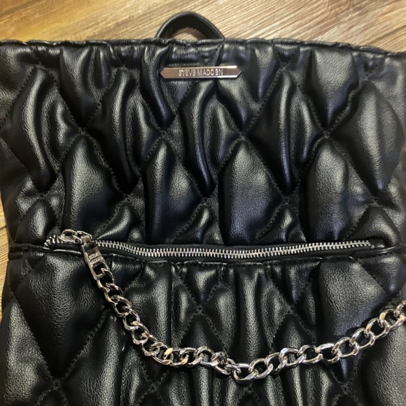 Steve Madden Quilted Black Backpack Purse Pockets Chain Zipper - Picture 2 of 6